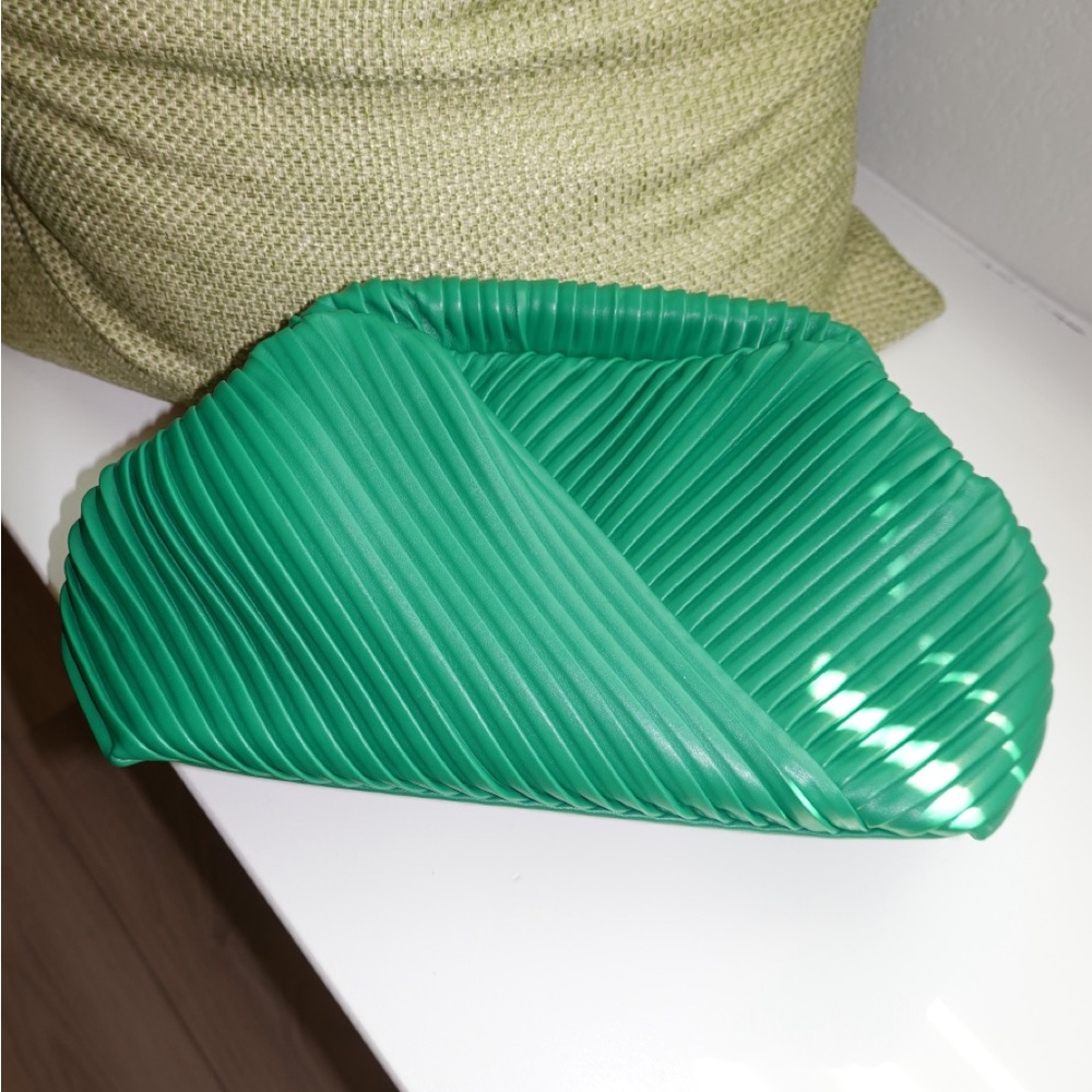 Green dumpling style clutch